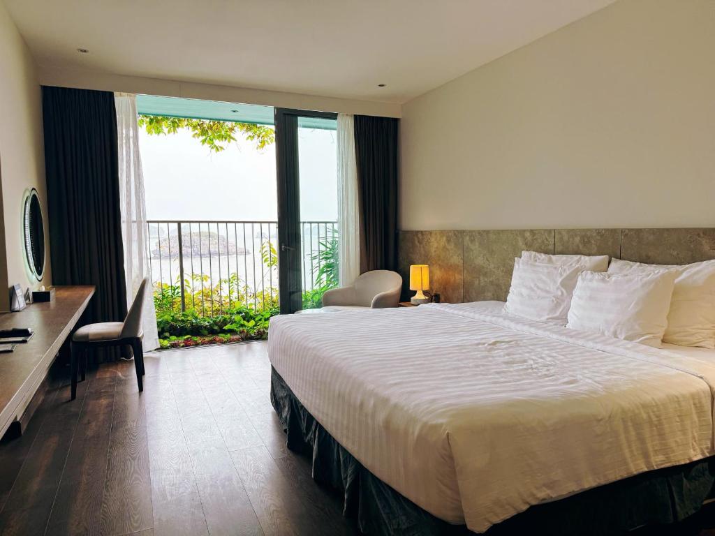 The Coastal Retreats with Mountain or Sea Views at Flamingo Cat Ba Resort with Private Beach and Onsen – Ha Long Bay