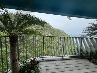 Habitación doble o twin con vistas parciales al mar — The Coastal Retreats with Mountain or Sea Views at Flamingo Cat Ba Resort with Private Beach and Onsen